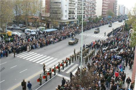 100525_desfile_mar_del_plata.jpg
